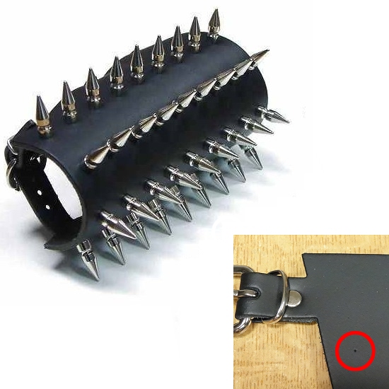 Bild 1 von Nietenarmstulpe mit Spikenieten 25mm, Armstulpe mit winzig kleinen Fehlerstellen (siehe Abbildung)