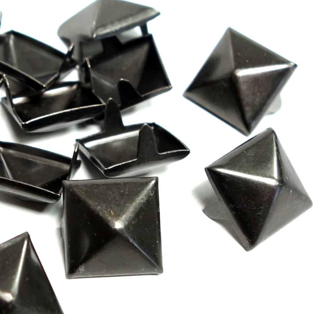 100 Pyramidennieten  Pyramiden Nieten 9x9 mm schwarz NEUWARE rostfrei 