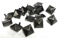 Bild 2 von 2-PIN Niete >> einzelne große Pyramidenniete 17mm >> glatt >> schwarz