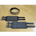 Bild 2 von Restbestand: 2 Stück Nietenarmband (5-reihig / 4-reihig) + 1 Stück Halsband, Pyramiden, 2-reihig